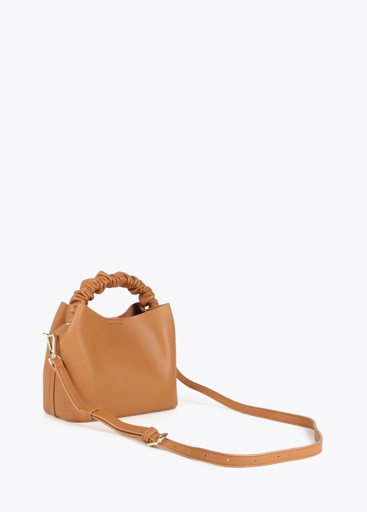 Bandolera con asa fruncida