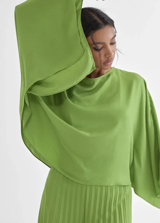 Blusa/capa satinada