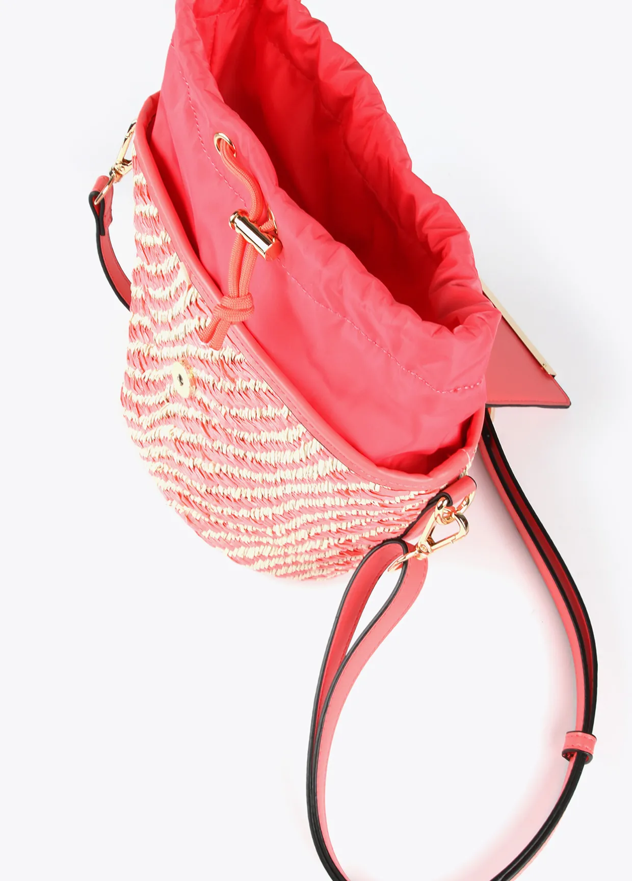 Bolsito bandolera tipo cesta