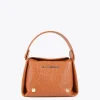 Bolso bandolera con logo grabado