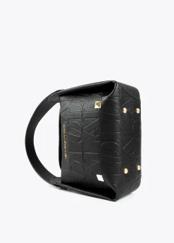 Bolso bandolera con logo grabado