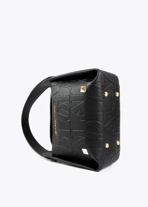 Bolso bandolera con logo grabado