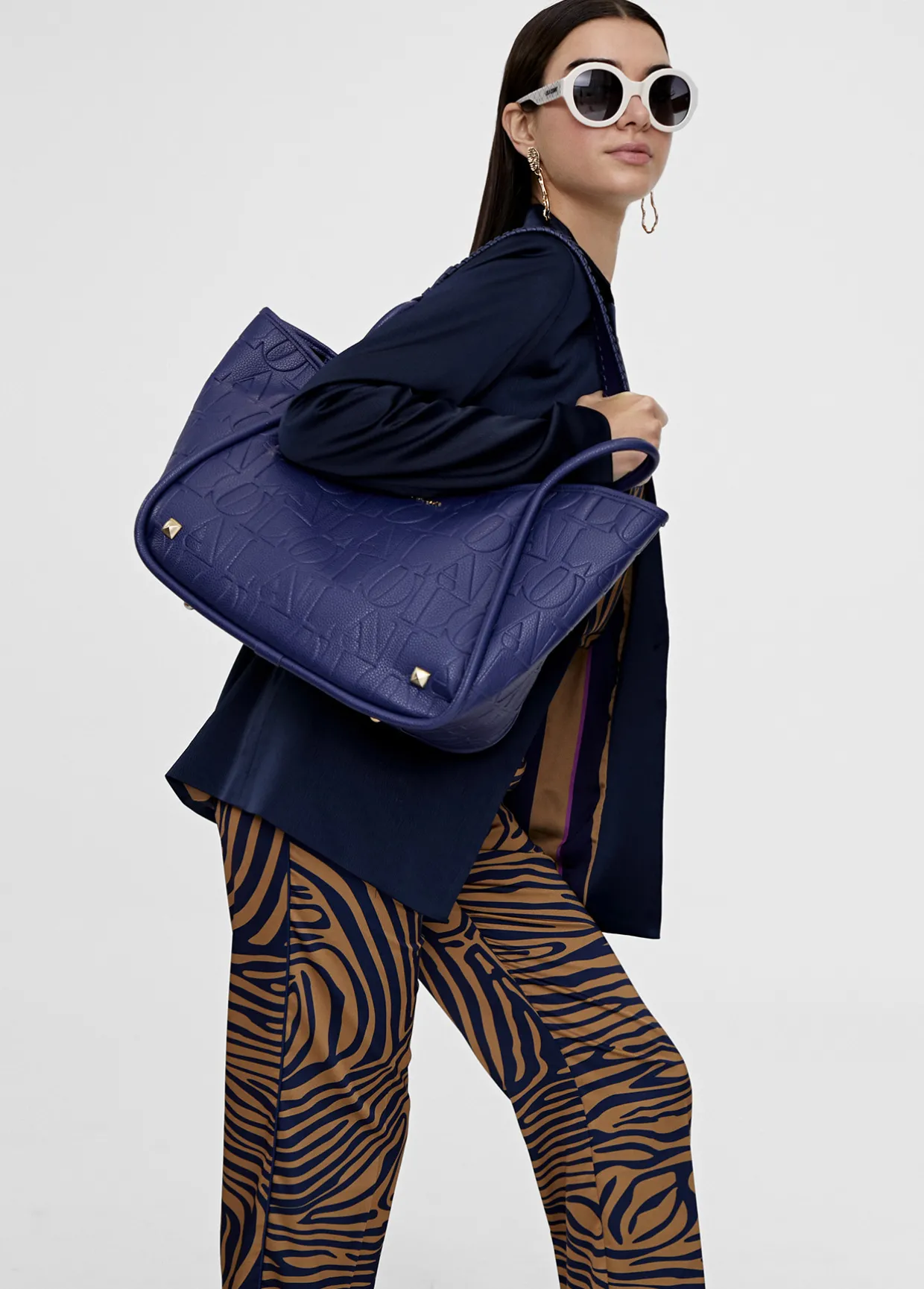 Bolso tipo shopper grabado