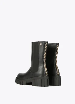 Botín negro con cadena