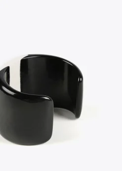 Brazalete rígido blanco y negro