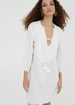 Caftan corto con bordado