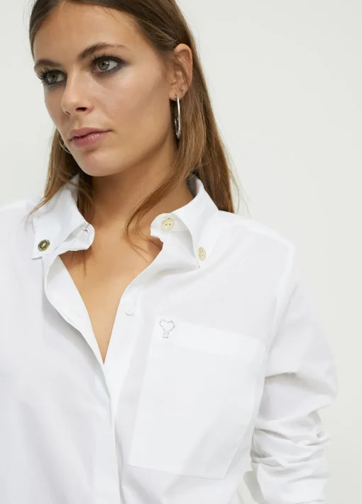 Camisa detalle logo