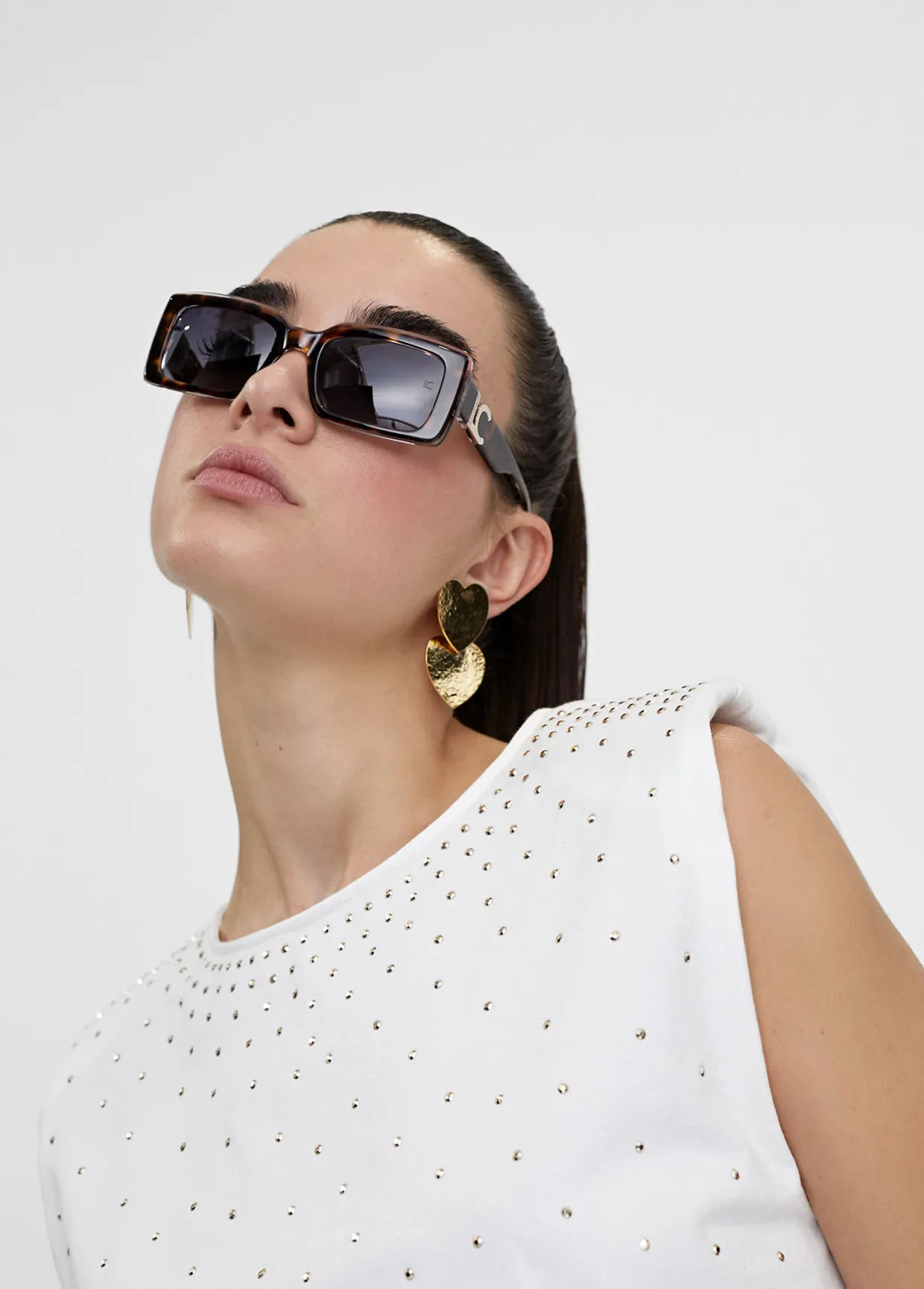 Camiseta hombreras strass