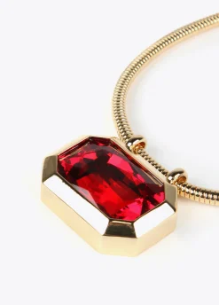 Collar dorado con colgante