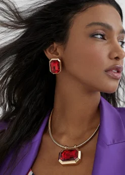 Collar dorado con colgante