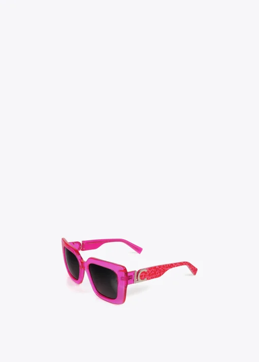 Gafas de sol fabricadas en acetato con forma cuadrada. Varillas personalizadas.