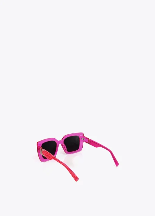 Gafas de sol fabricadas en acetato con forma cuadrada. Varillas personalizadas.