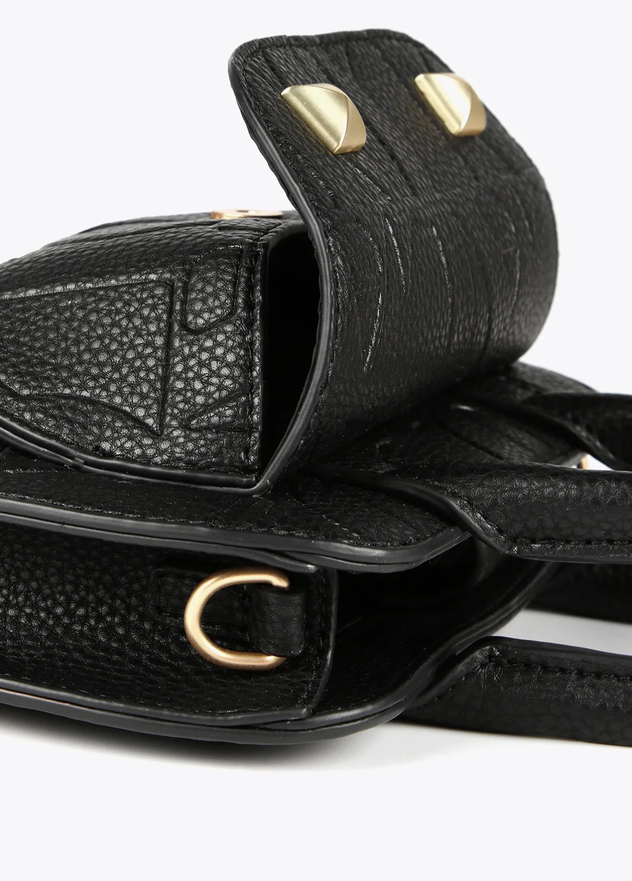 Mini bandolera con logo grabado