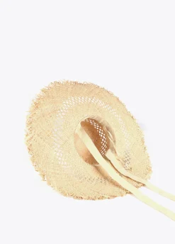 Pamela con flecos y logo