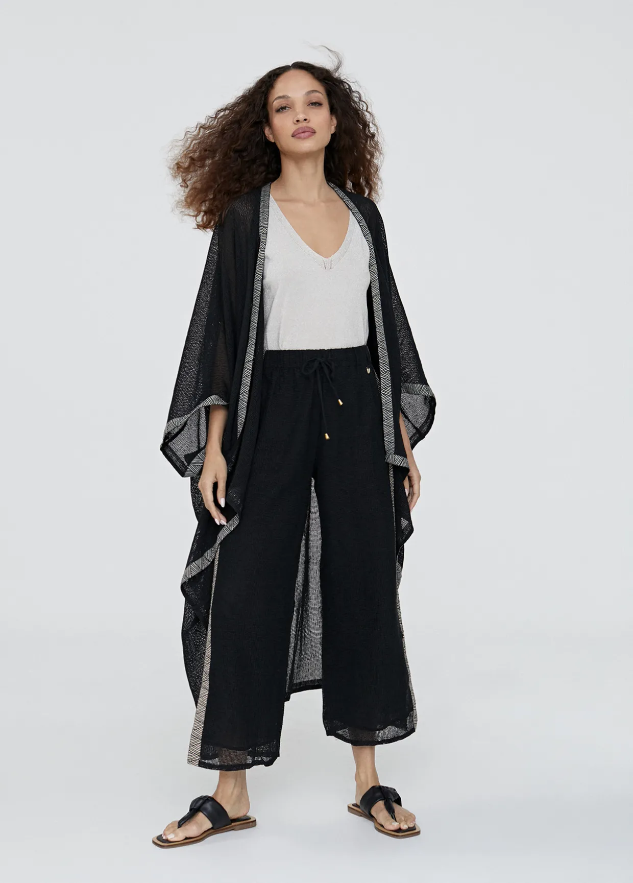 Pantalón con detalle lateral