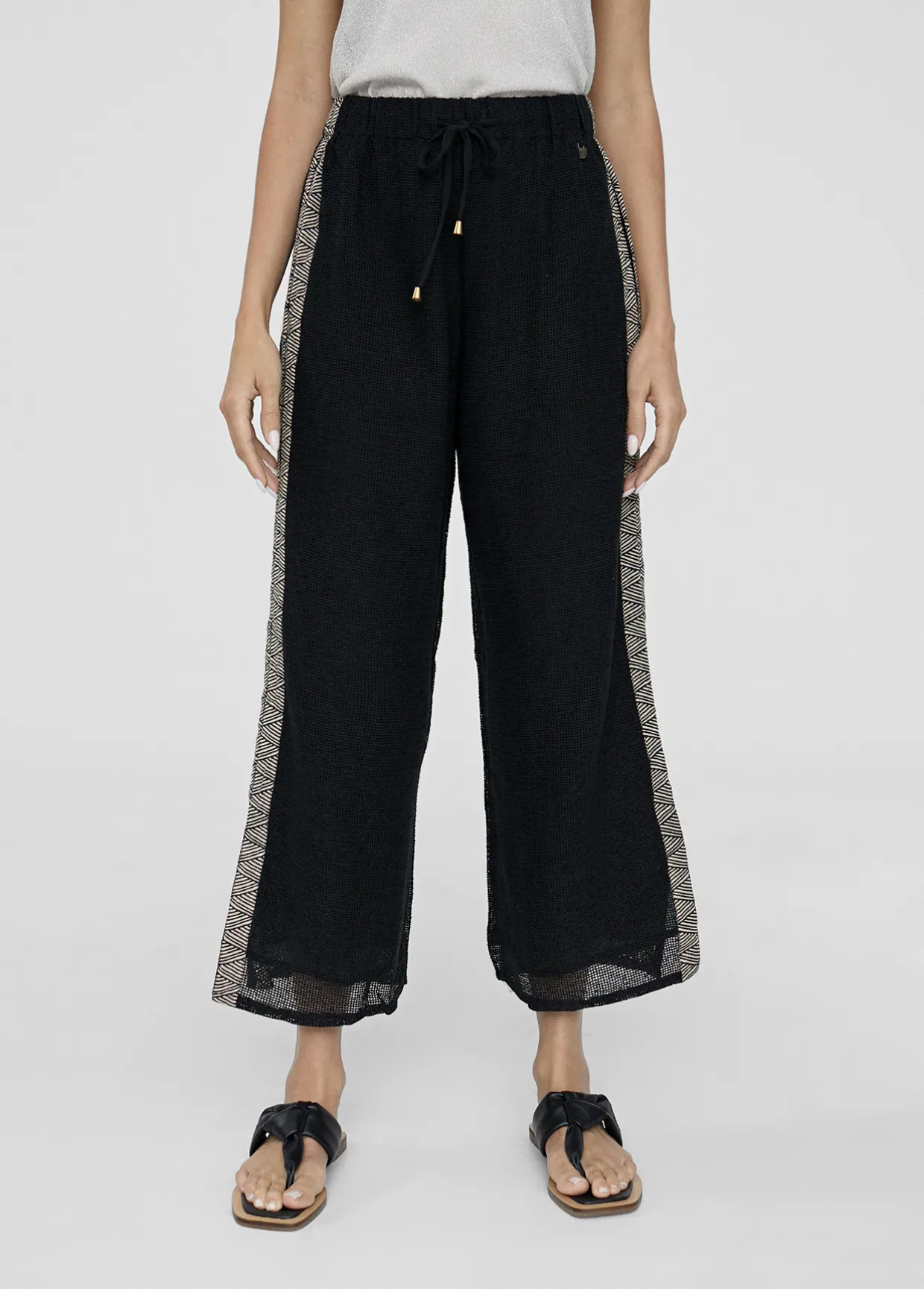 Pantalón con detalle lateral