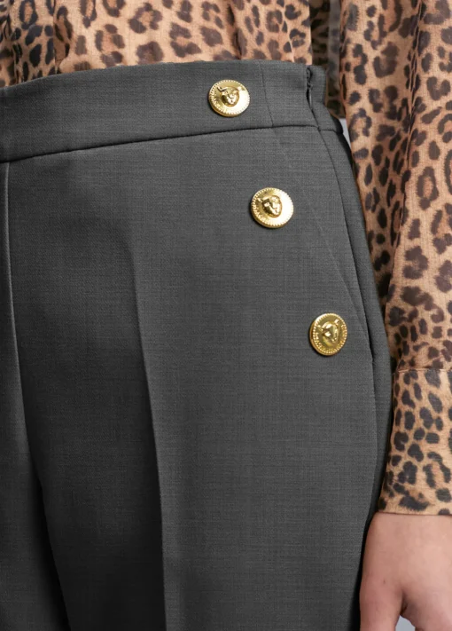Pantalón detalle botones