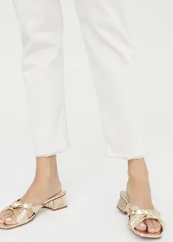 Pantalón tejano con botones