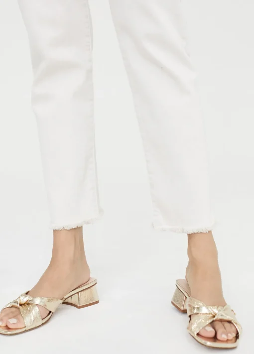 Pantalón tejano con botones