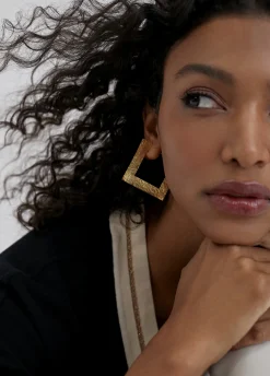 Pendientes dorados de aros cuadrados