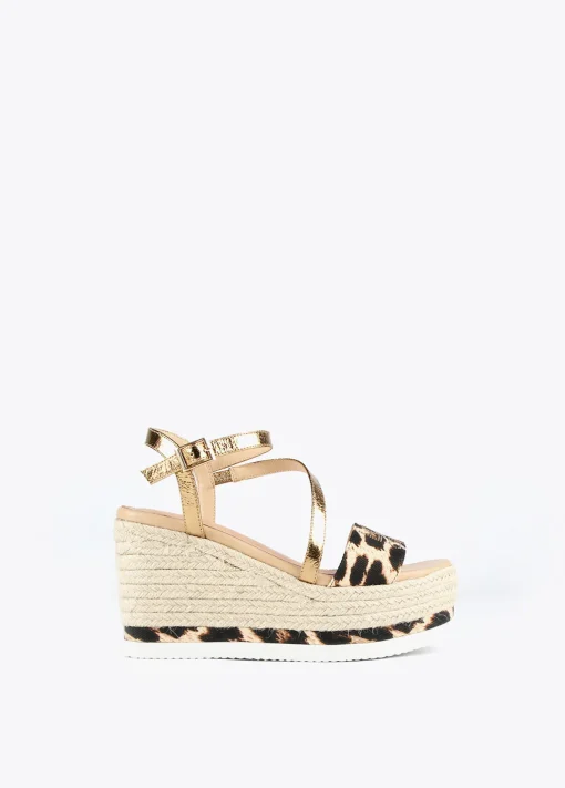 Sandalia cuña animal print
