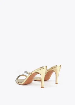 Sandalia de tacón y tiras