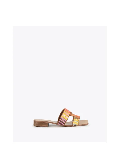 Sandalia plana efecto rafia multicolor