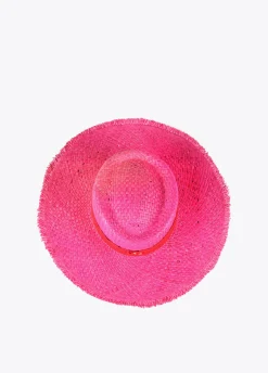 Sombrero con ala ancha