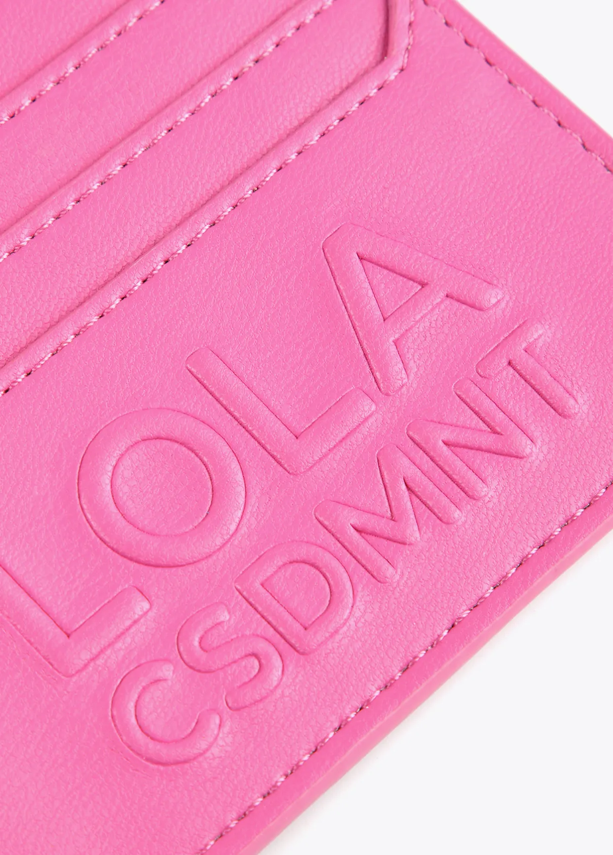 Tarjetero logo con relieve