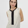 Top bicolor con aberturas