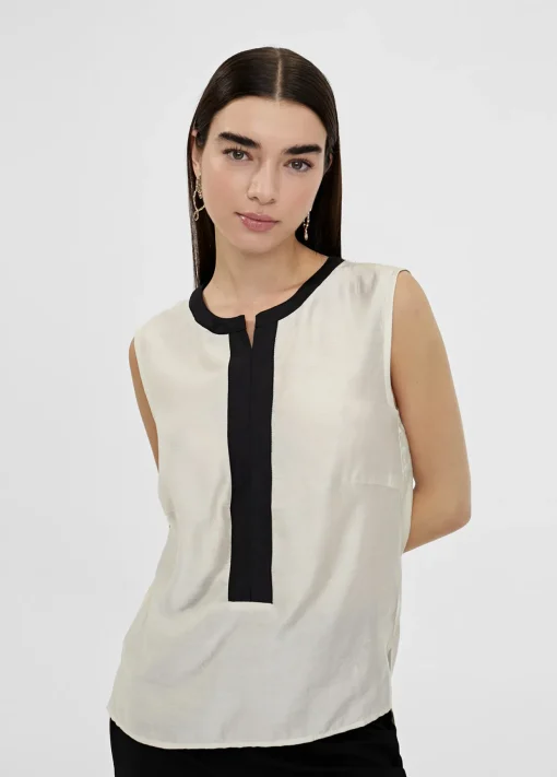Top bicolor con aberturas